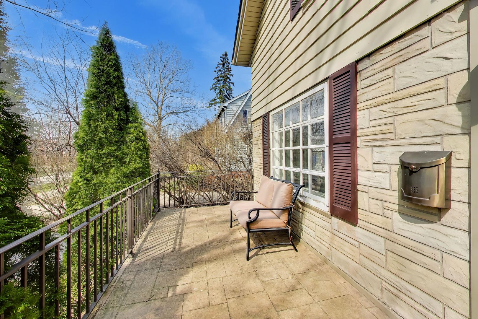 283 Bartram Road Riverside, IL 60546 - Photo 3 of 43