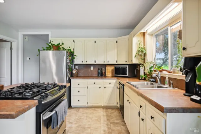 $2,200,000 | 5301 Highway 128, Geyserville, CA 95441