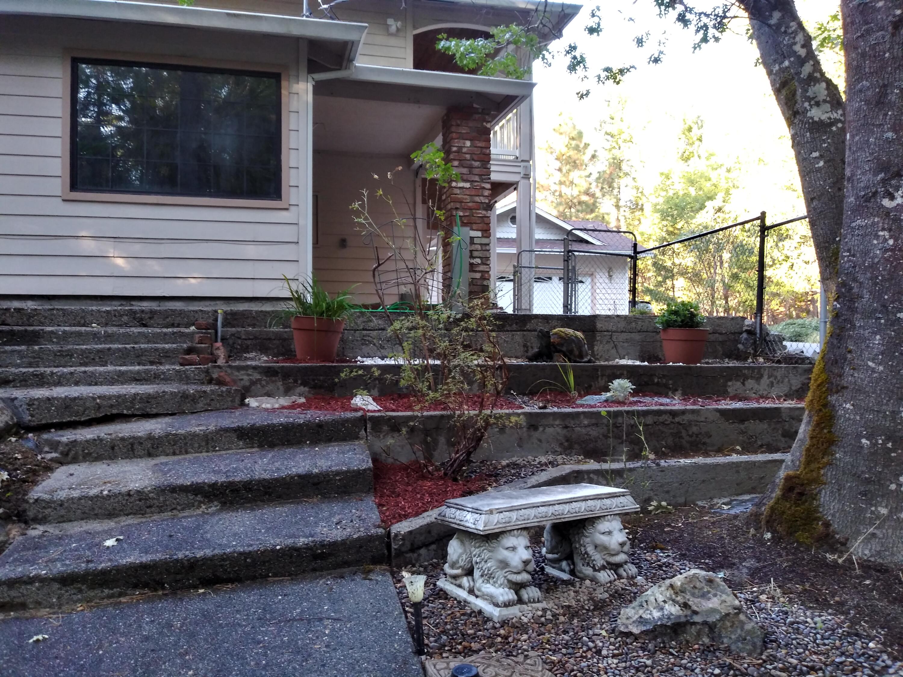 1004 Peco Road Grants Pass, OR 97526 - Photo 45 of 47 Terraced garden