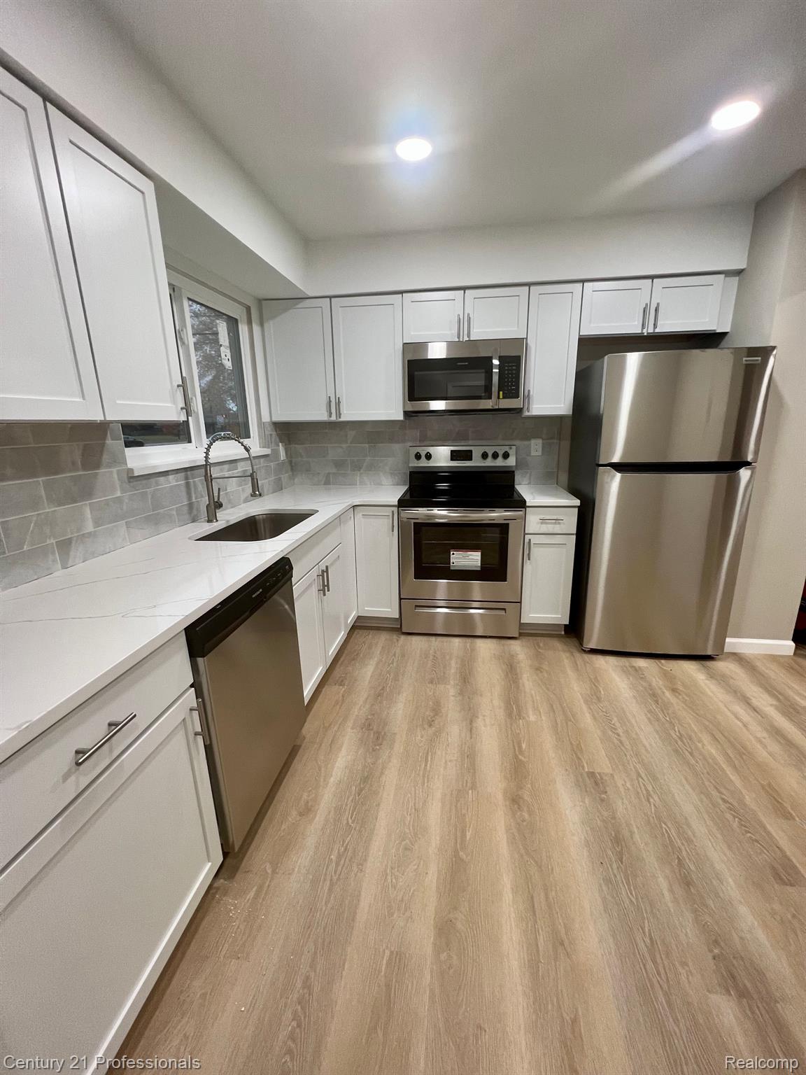 7231 Morton Taylor Road North Canton, MI 48187 - Photo 15 of 31