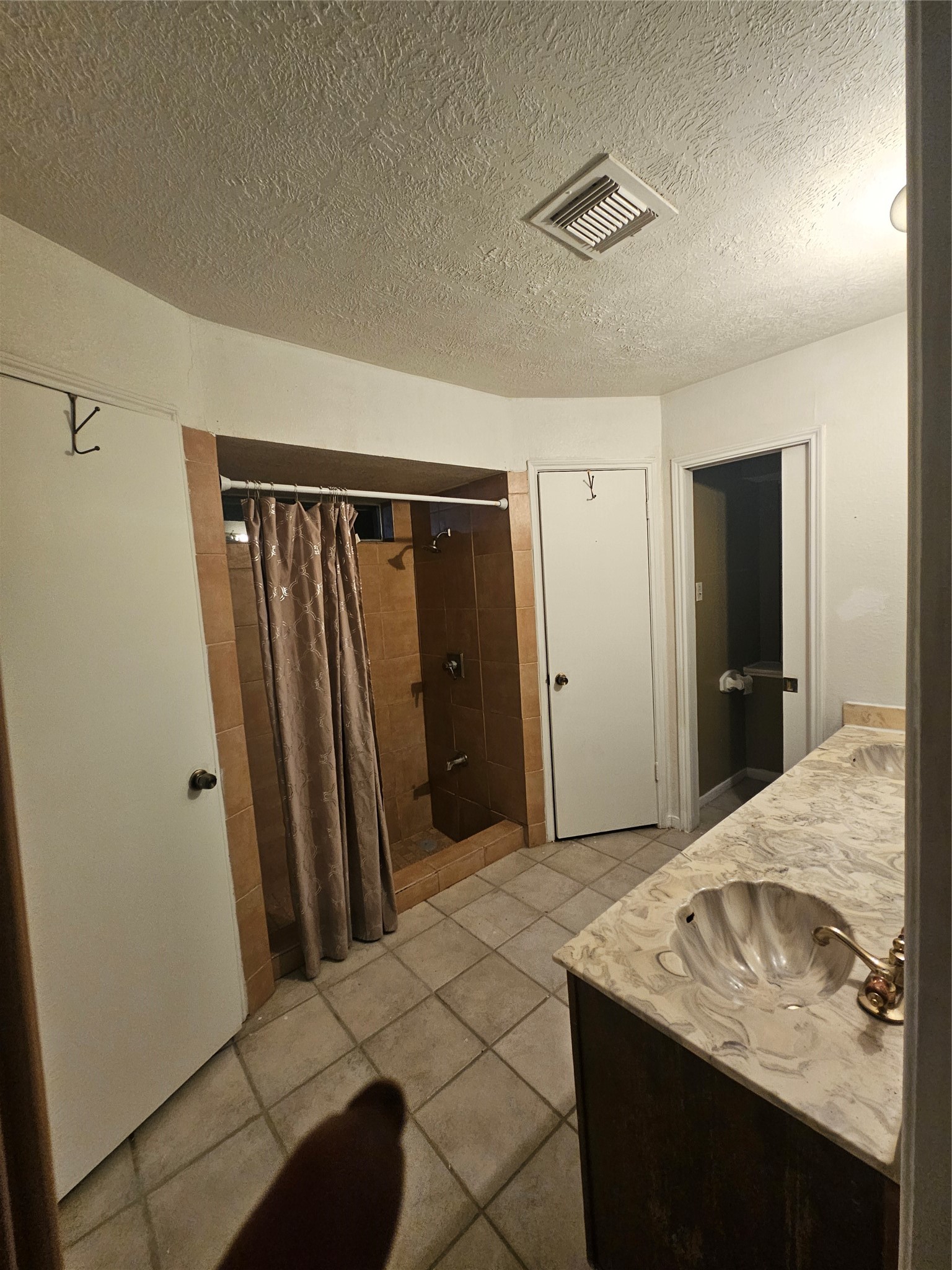 4011 Alshire Drive Spring, TX 77373 - Photo 5 of 37 master bath