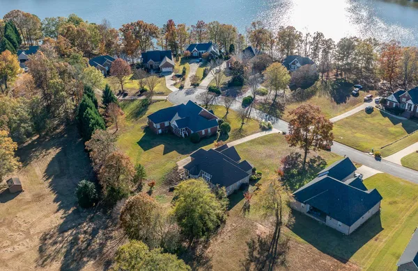 $685,895 | 329 Shoreview Drive, Chesnee, SC 29323