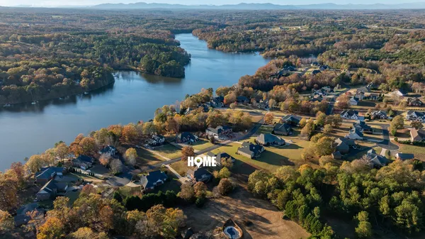 $685,895 | 329 Shoreview Drive, Chesnee, SC 29323