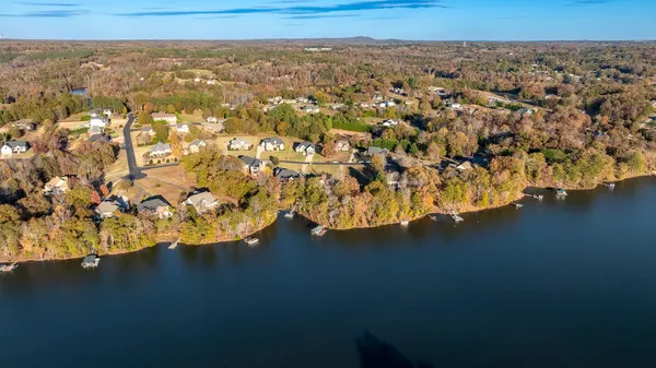 $685,895 | 329 Shoreview Drive, Chesnee, SC 29323
