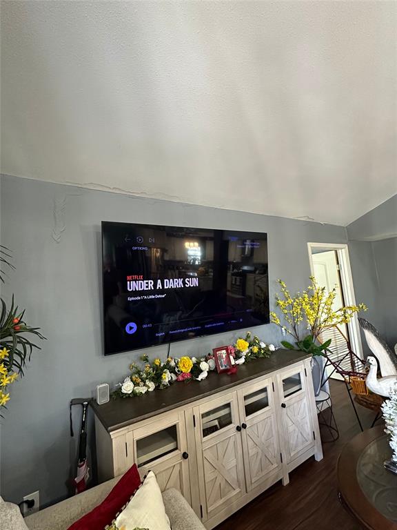 2839 Harts Bluff Road Mount Pleasant, TX 75455 - Photo 27 of 27 a kitchen that has a lot of fruit on it and wooden floor