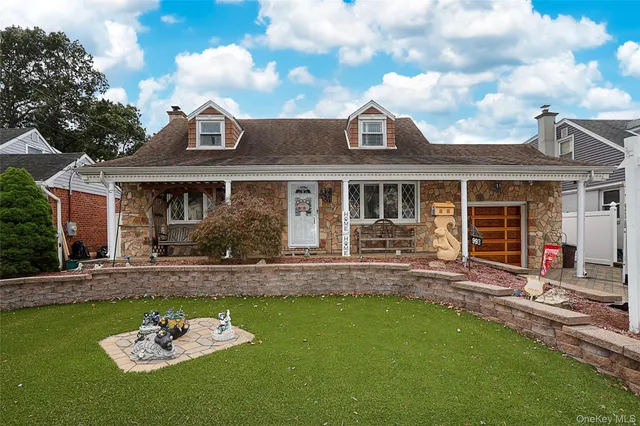 $864,000 | 993 Ferngate Drive, Franklin Square, NY 11010