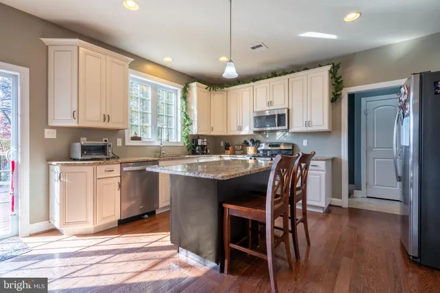 $725,000 | 5933 Woodridge Drive, Green Lane, PA 18054