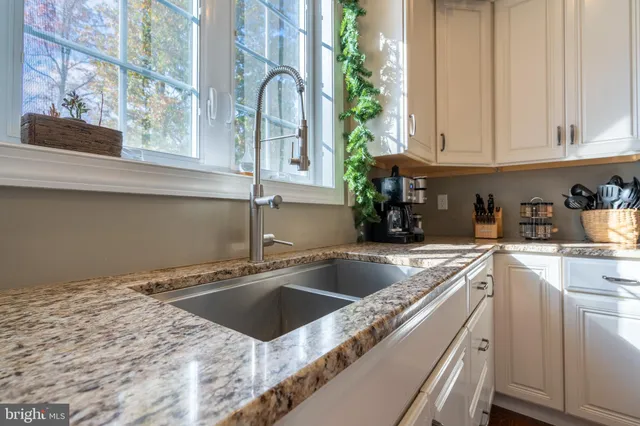 $725,000 | 5933 Woodridge Drive, Green Lane, PA 18054