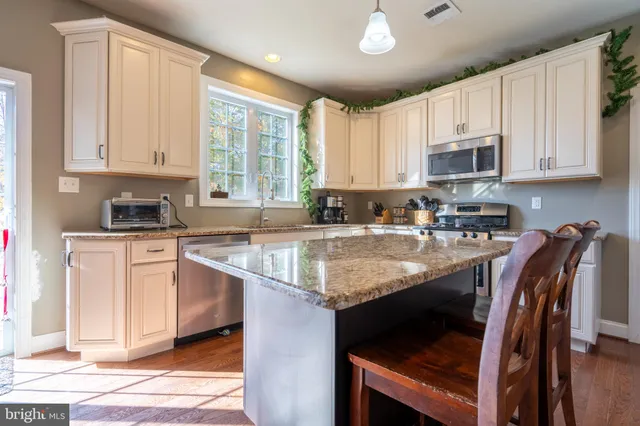 $725,000 | 5933 Woodridge Drive, Green Lane, PA 18054