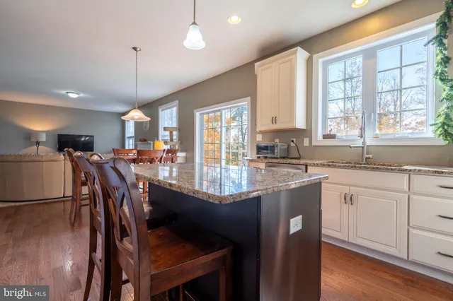 $725,000 | 5933 Woodridge Drive, Green Lane, PA 18054