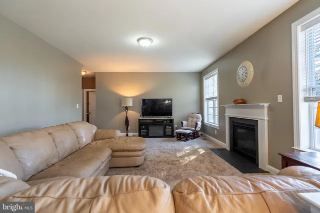 $725,000 | 5933 Woodridge Drive, Green Lane, PA 18054