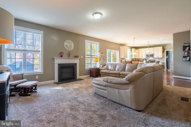 $725,000 | 5933 Woodridge Drive, Green Lane, PA 18054