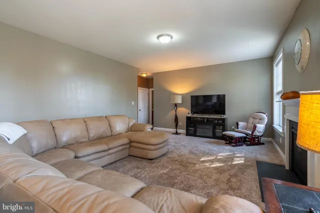 $725,000 | 5933 Woodridge Drive, Green Lane, PA 18054