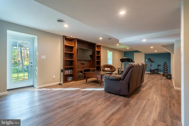 $725,000 | 5933 Woodridge Drive, Green Lane, PA 18054