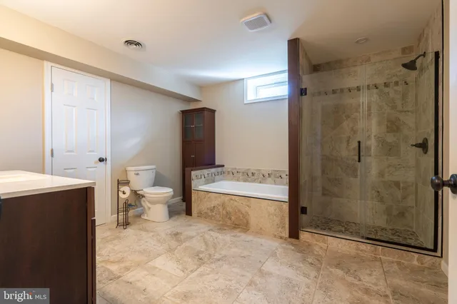 $725,000 | 5933 Woodridge Drive, Green Lane, PA 18054