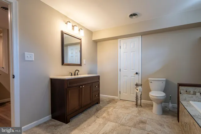 $725,000 | 5933 Woodridge Drive, Green Lane, PA 18054