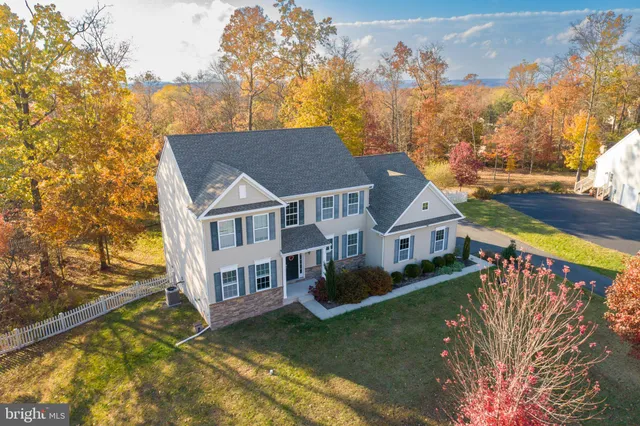 $725,000 | 5933 Woodridge Drive, Green Lane, PA 18054