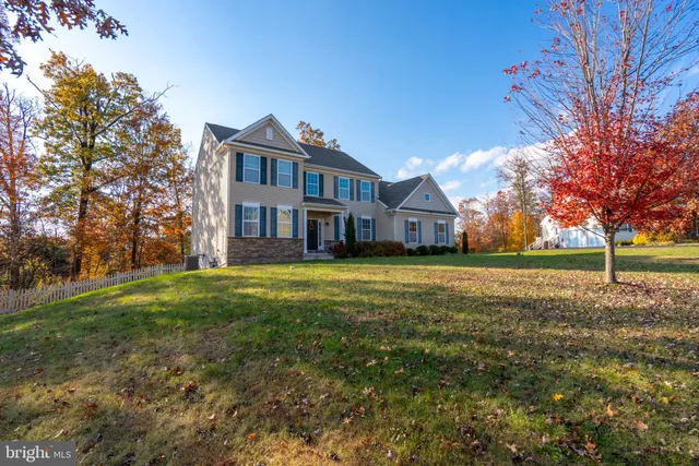 $725,000 | 5933 Woodridge Drive, Green Lane, PA 18054