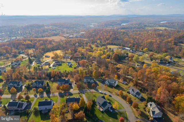 $725,000 | 5933 Woodridge Drive, Green Lane, PA 18054