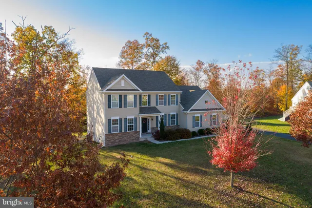 $725,000 | 5933 Woodridge Drive, Green Lane, PA 18054