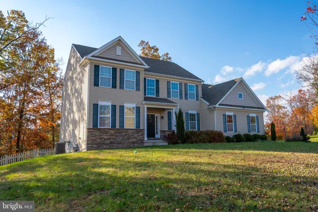 $725,000 | 5933 Woodridge Drive, Green Lane, PA 18054