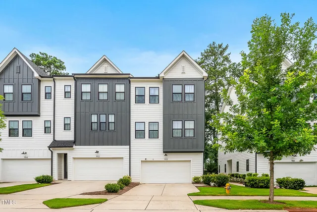 $538,800 | 910 Waterside View Drive, Raleigh, NC 27606