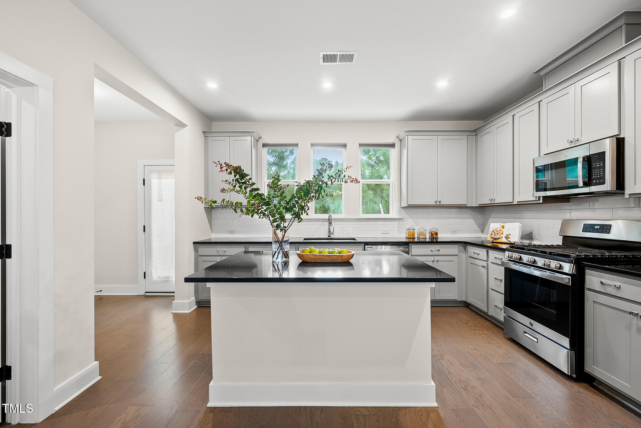 910 Waterside View Drive Raleigh, NC 27606 - Photo 9 of 29 DSC06942