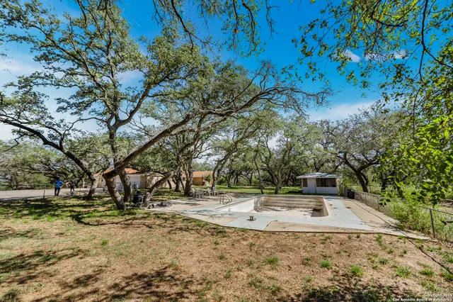 $900,000 | 0 Fm 2200, Devine, TX 78016