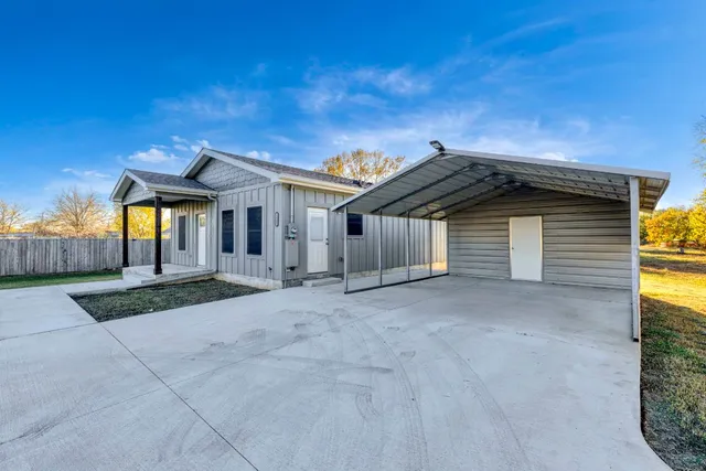 a view of house with entertaining space in front of it