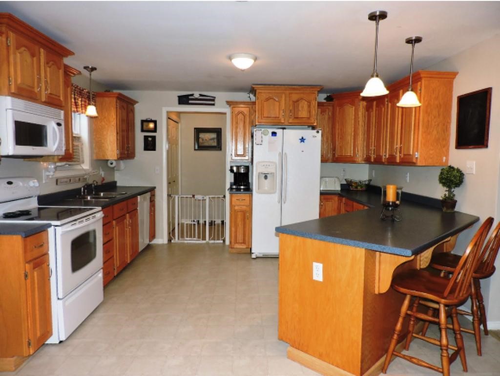 3196 Parade Road Laconia, NH 03246 - Photo 4 of 18