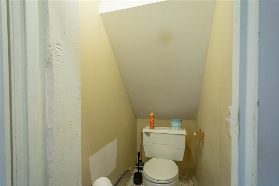 160 Valley Street Woonsocket, RI 02895 - Photo 4 of 36
