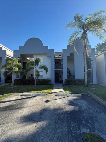 $2,350 | 625 Southwest 113th Way, Unit 625, Pembroke Pines, FL 33025