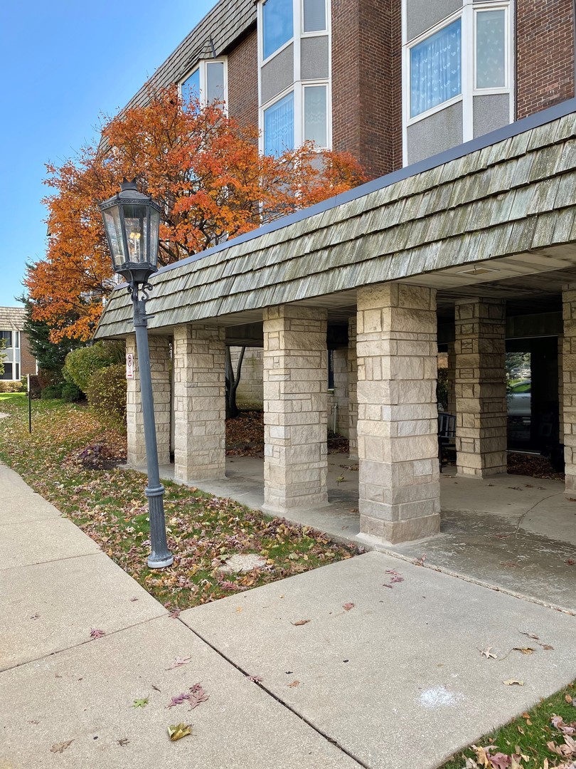 2400 Windsor Mall, Unit 1K Park Ridge, IL 60068 - Photo 2 of 13 front view of a building