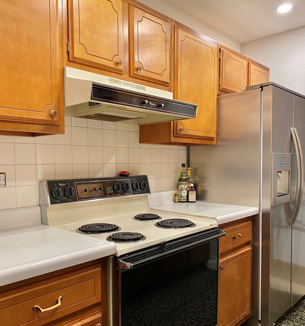 2400 Windsor Mall, Unit 1K Park Ridge, IL 60068 - Photo 3 of 13 a kitchen with a stove and a refrigerator