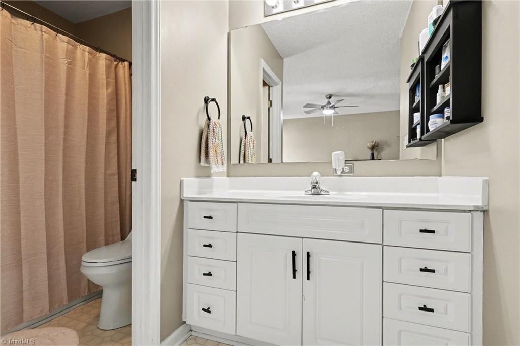 323 Jarrett Road Thomasville, NC 27360 - Photo 19 of 25 Gallery Image 19