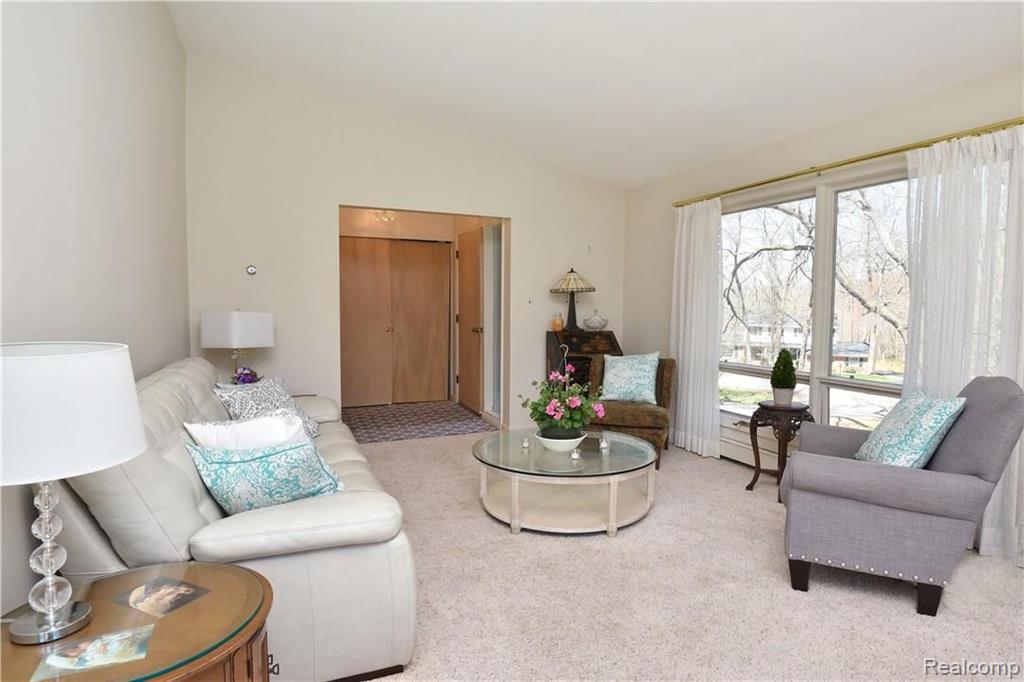 6037 Deguise Court Rochester Hills, MI 48306 - Photo 8 of 31