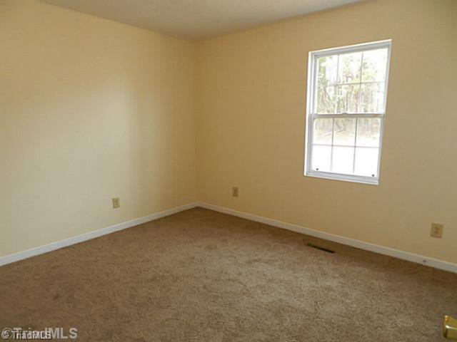 355 Robbins Road Winston-Salem, NC 27107 - Photo 8 of 11 2nd Bedroom.