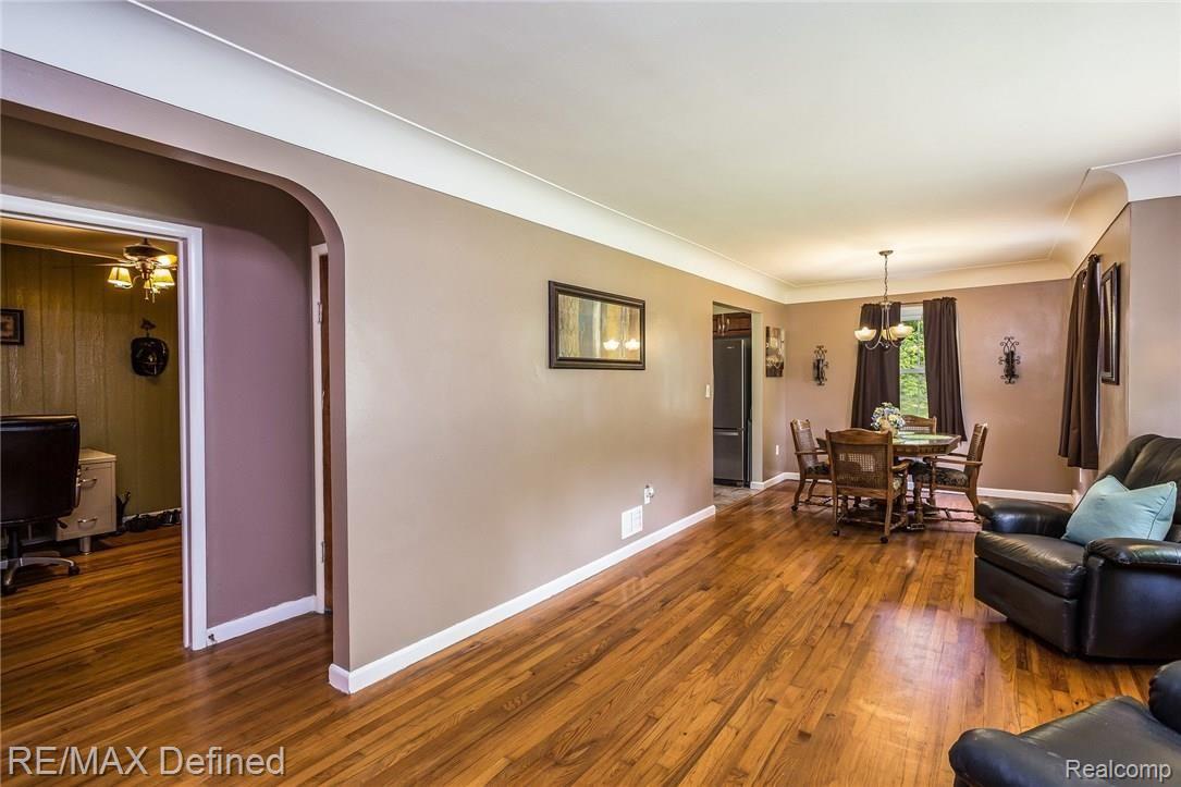 3137 Hickory Lawn Road Rochester, MI 48307 - Photo 7 of 49 009-Living_Room-4376127-medium.jpg