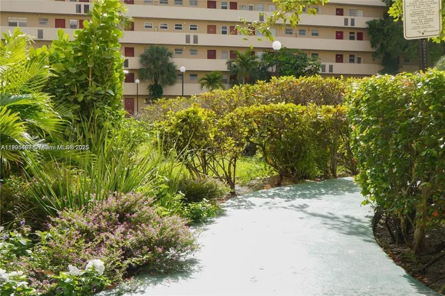 $2,000 | 1780 Northeast 191st Street, Unit 2042, Miami, FL 33179