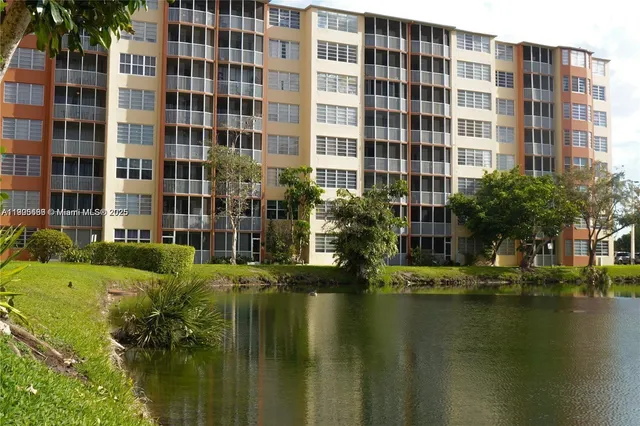 $2,000 | 1780 Northeast 191st Street, Unit 2042, Miami, FL 33179