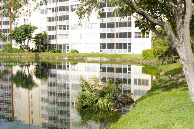 $2,000 | 1780 Northeast 191st Street, Unit 2042, Miami, FL 33179