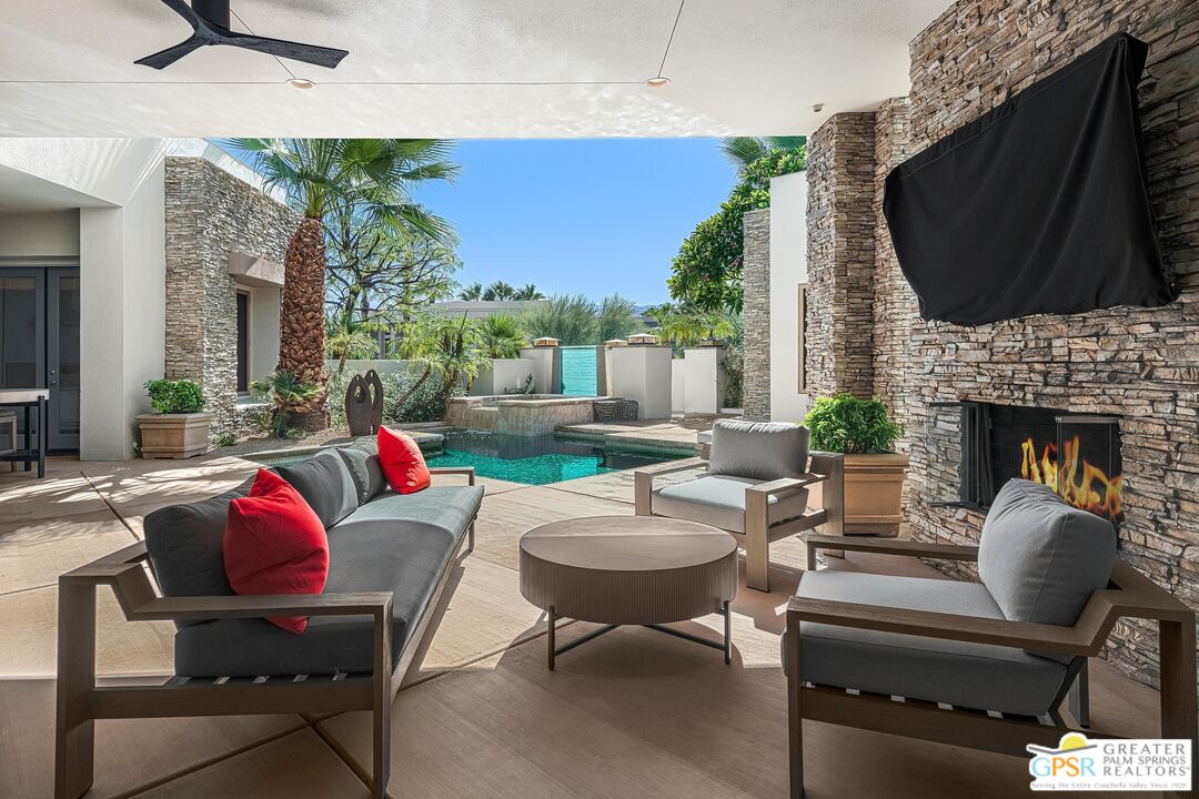 27 Ambassador Circle Rancho Mirage, CA 92270 - Photo 10 of 38