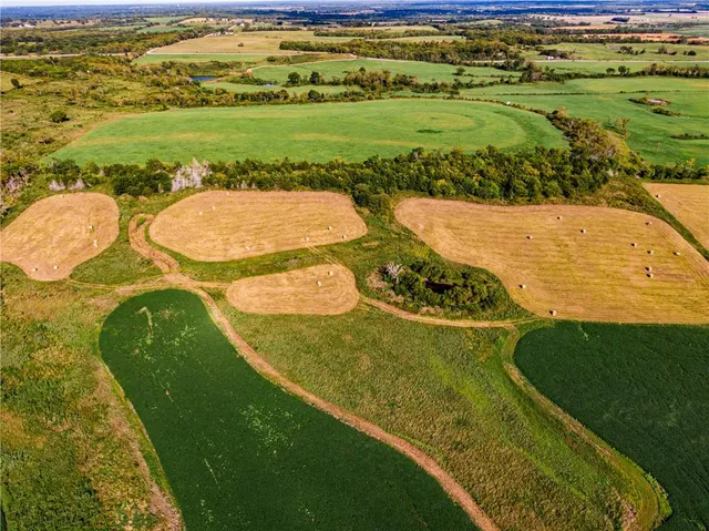 $654,000 | 4689 Highway 7, Mound City, KS 66056