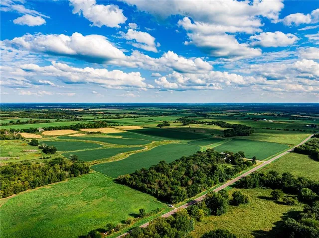 $654,000 | 4689 Highway 7, Mound City, KS 66056