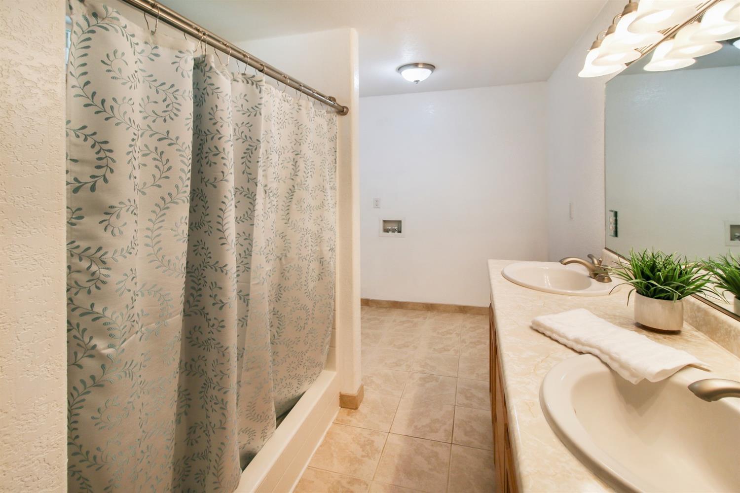 440 David Way Talent, OR 97540 - Photo 28 of 34 Master Bedroom 1 Bathroom with Washer/Dr