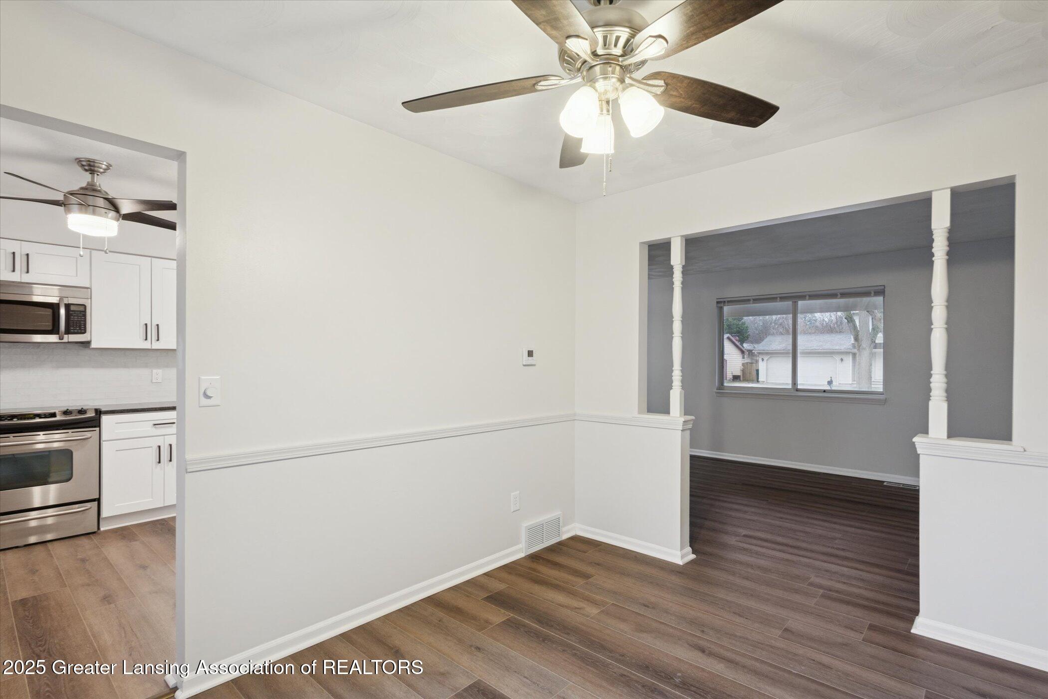 218 Raritan Road Lansing, MI 48911 - Photo 7 of 30 10-218-Raritan-Rd-Windowstill