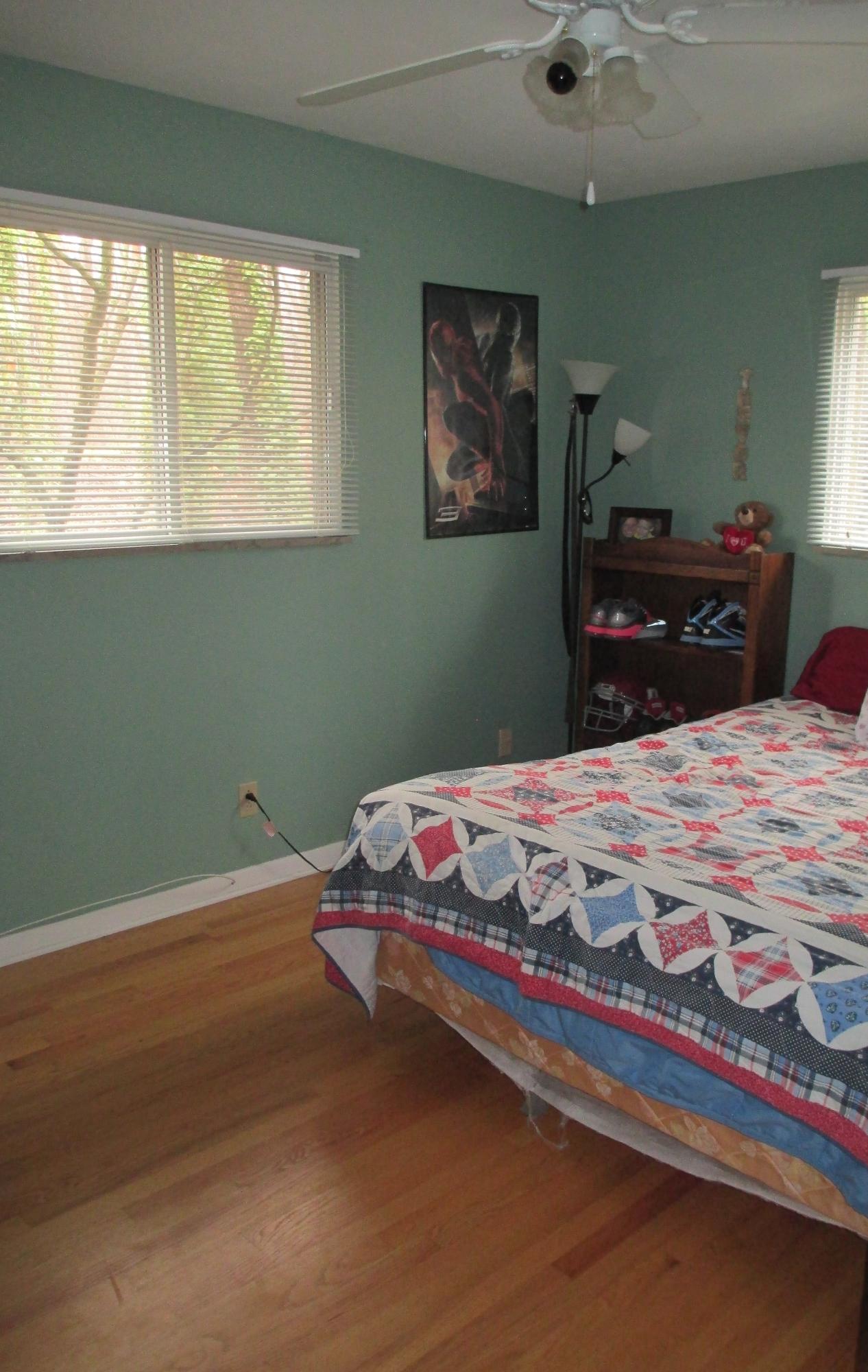 123 Nebraska Avenue Oak Ridge, TN 37830 - Photo 12 of 21 2nd Bedroom Upstairs