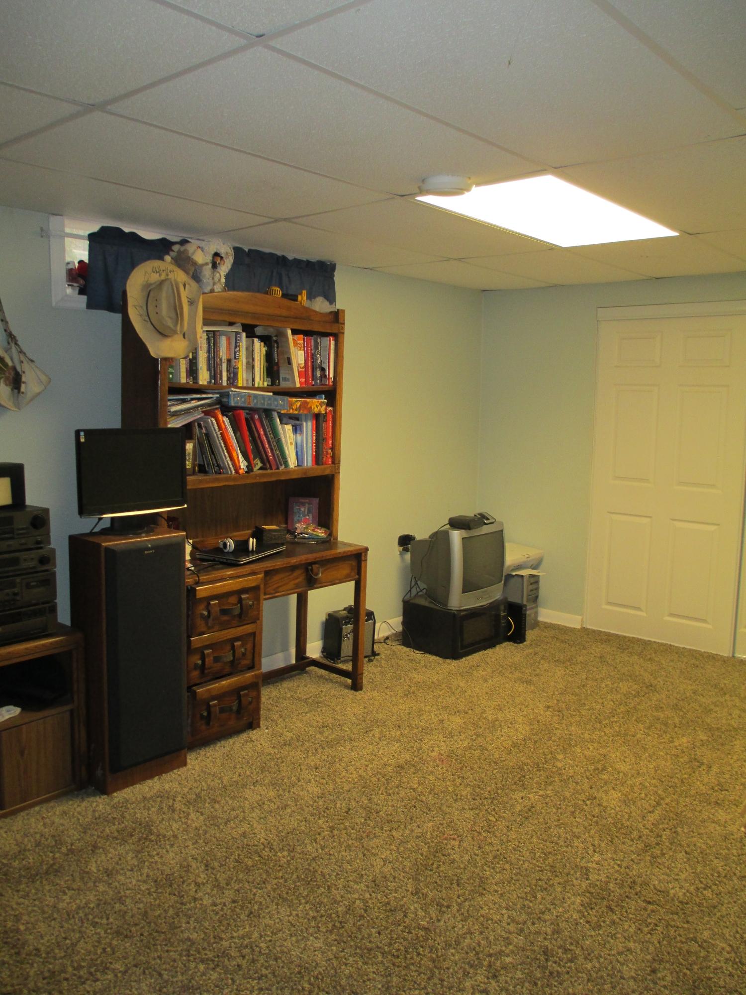 123 Nebraska Avenue Oak Ridge, TN 37830 - Photo 17 of 21 Downstairs Office/BDR