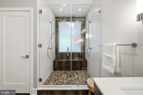 $849,000 | 237 West Thompson Street, Philadelphia, PA 19122