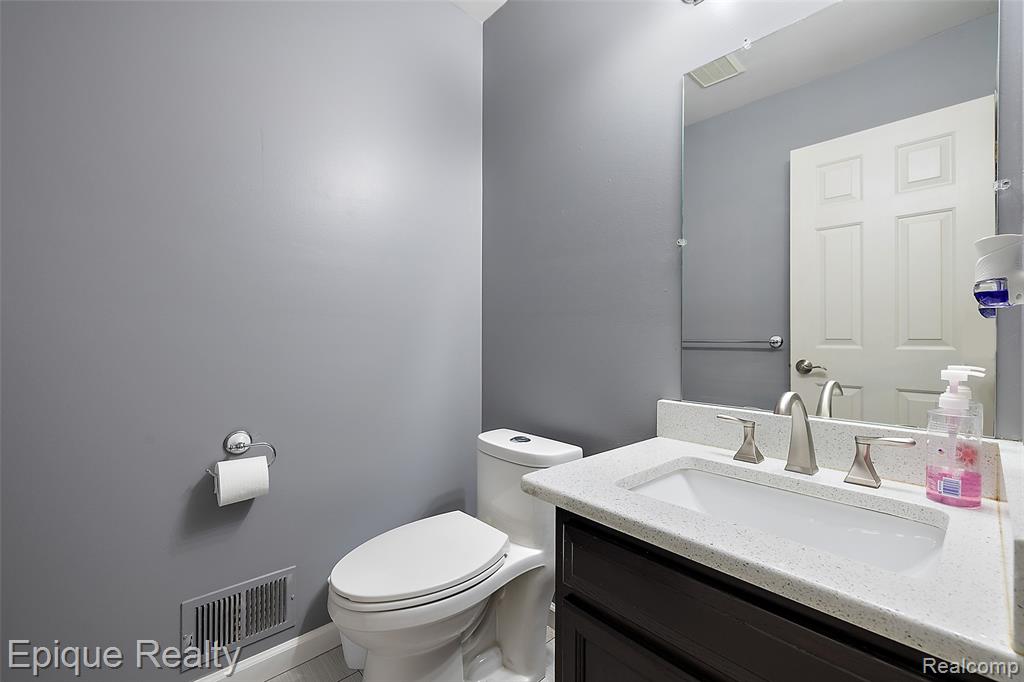 22480 Streamside Drive Macomb, MI 48044 - Photo 13 of 68 Gallery Image 13